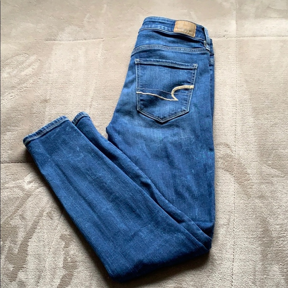American Eagle Super High Rise Blue Jeans